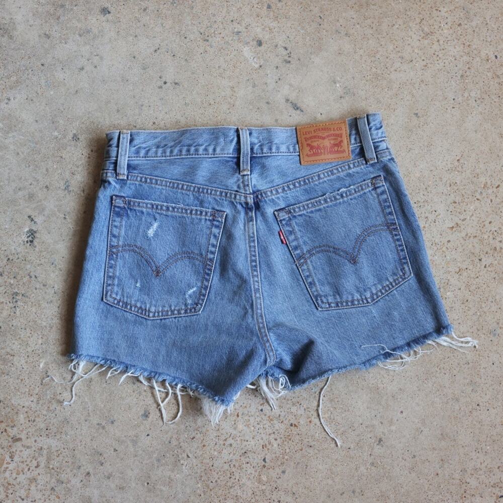 Levi's Wedgie Shorts Women's Size 28 Light Wash High Rise Distressed Denim